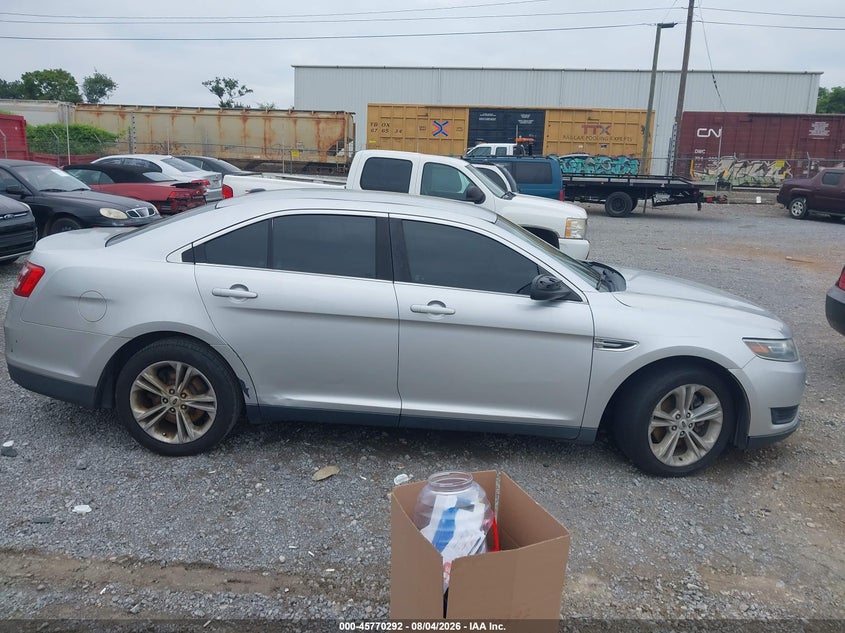 FORD TAURUS 2018 VIN 1FAHP2D8XJG118159