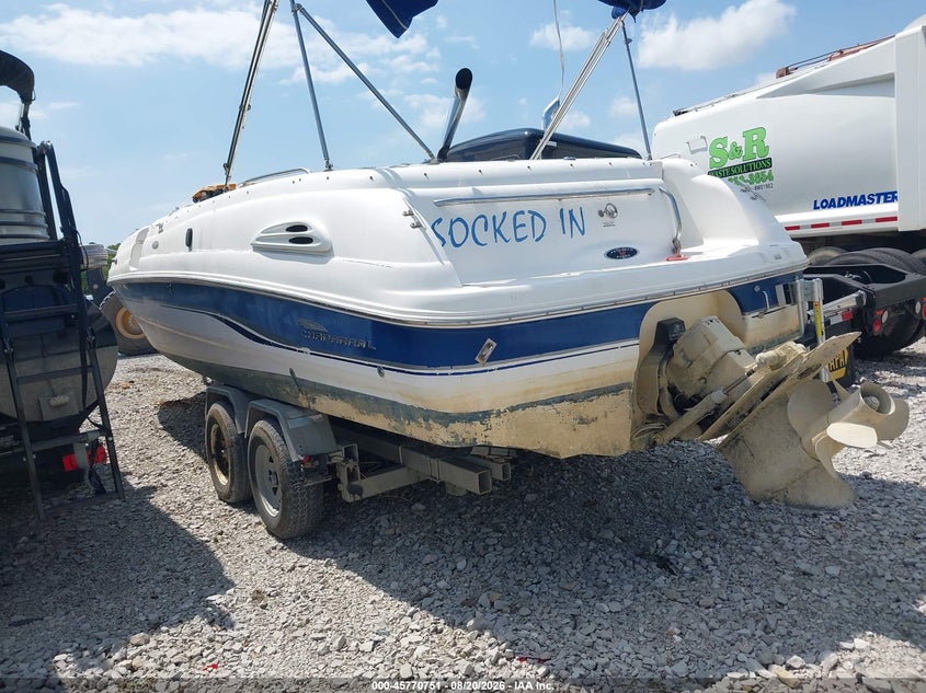 2000 CHAPARRAL 26' auction photo 3