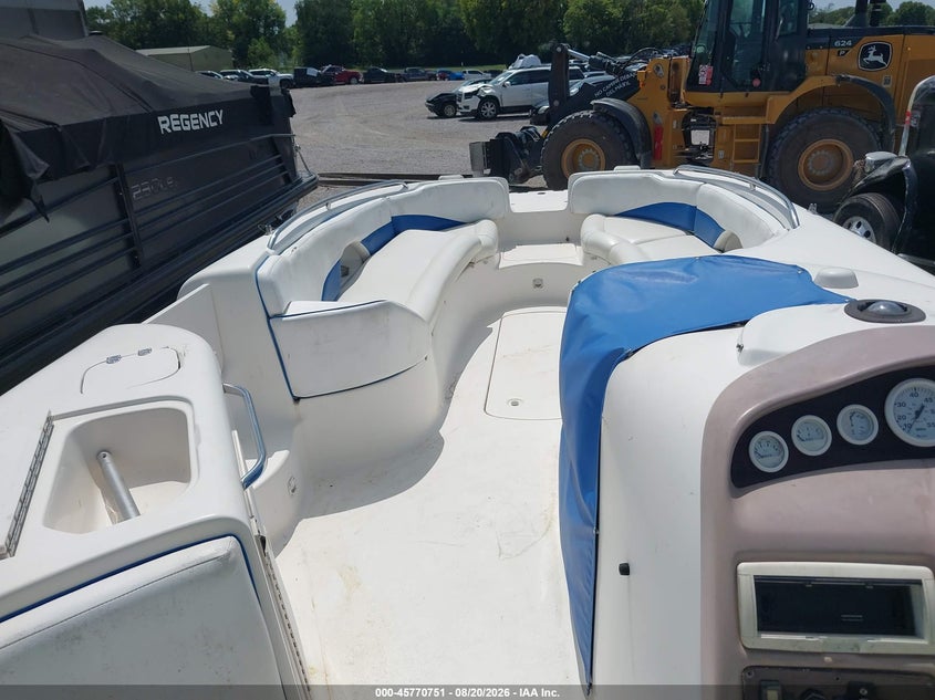 2000 CHAPARRAL 26' auction photo 5