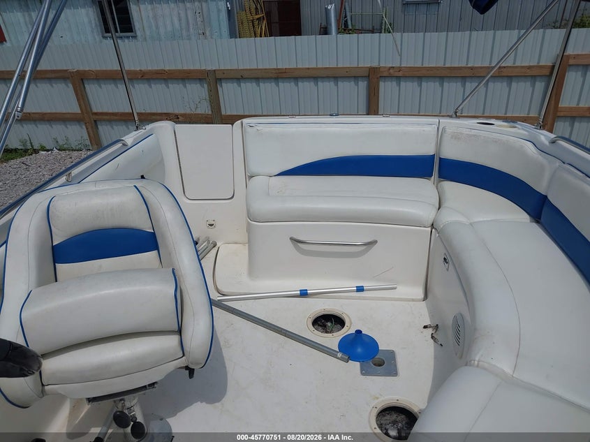 2000 CHAPARRAL 26' auction photo 8