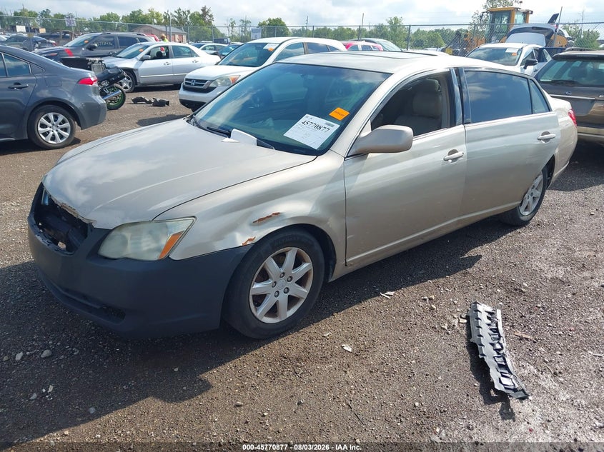 2005 Toyota Avalon, Левый бок, IAAI, VIN 4T1BK36B15U061219 — фото 2