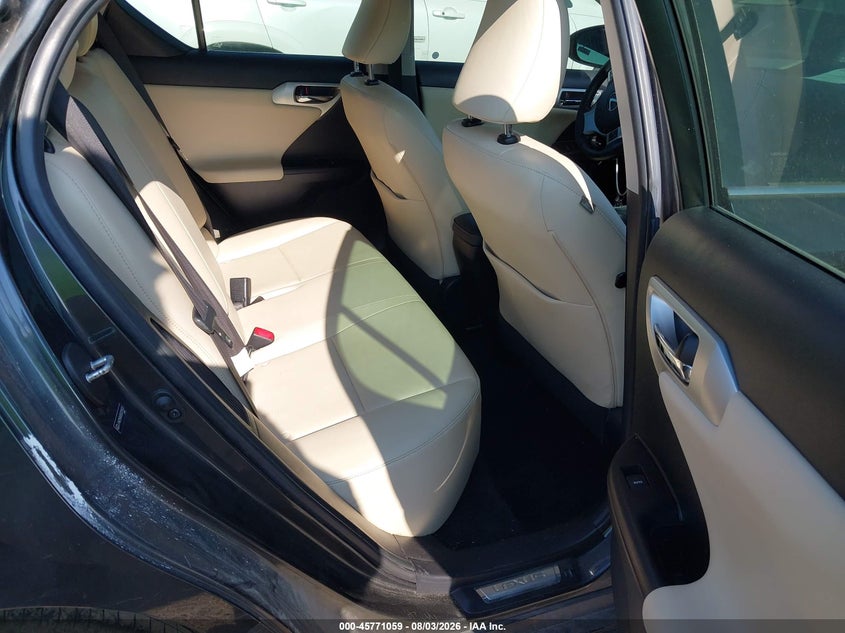 2011 LEXUS CT 200H auction photo 8