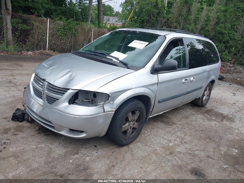 2005 DODGE GRAND CARAVAN auction photo 2