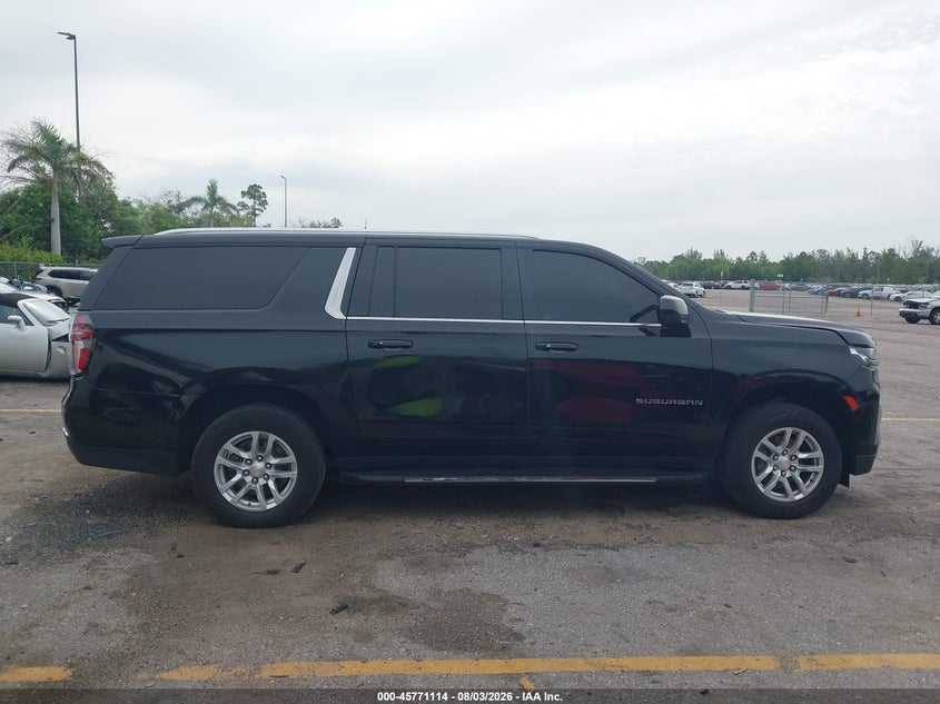 CHEVROLET SUBURBAN - zdjęcie 13