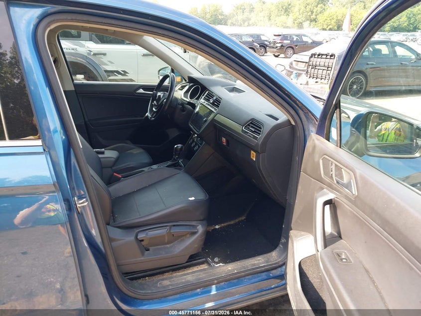 VOLKSWAGEN TIGUAN 2019 VIN 3VV2B7AXXKM038800
