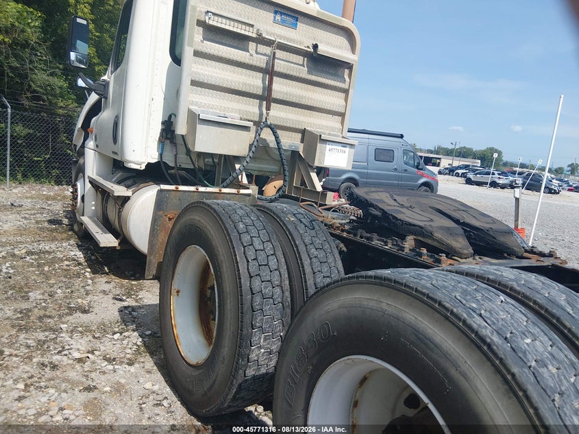 2011 FREIGHTLINER CASCADIA 125 auction photo 3