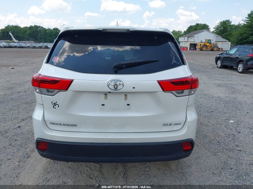 TOYOTA HIGHLANDER - zdjęcie 17