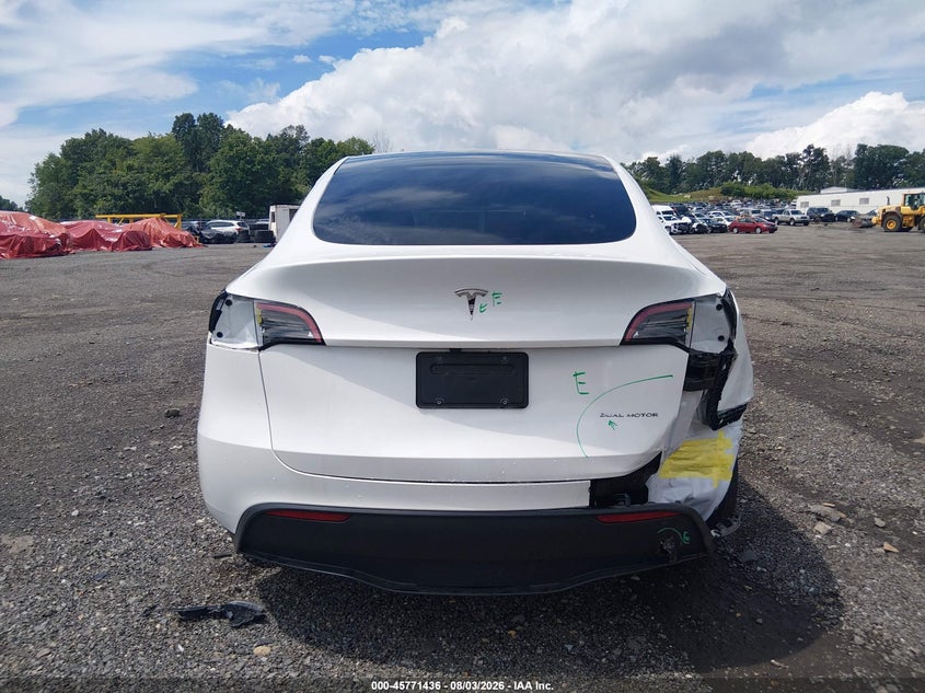 2024 Tesla Model Y (VIN: 7SAYGAEE5RF993361)
