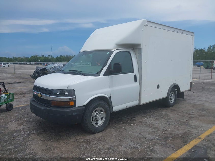 2019 CHEVROLET EXPRESS CUTAWAY 4500 auction photo 2