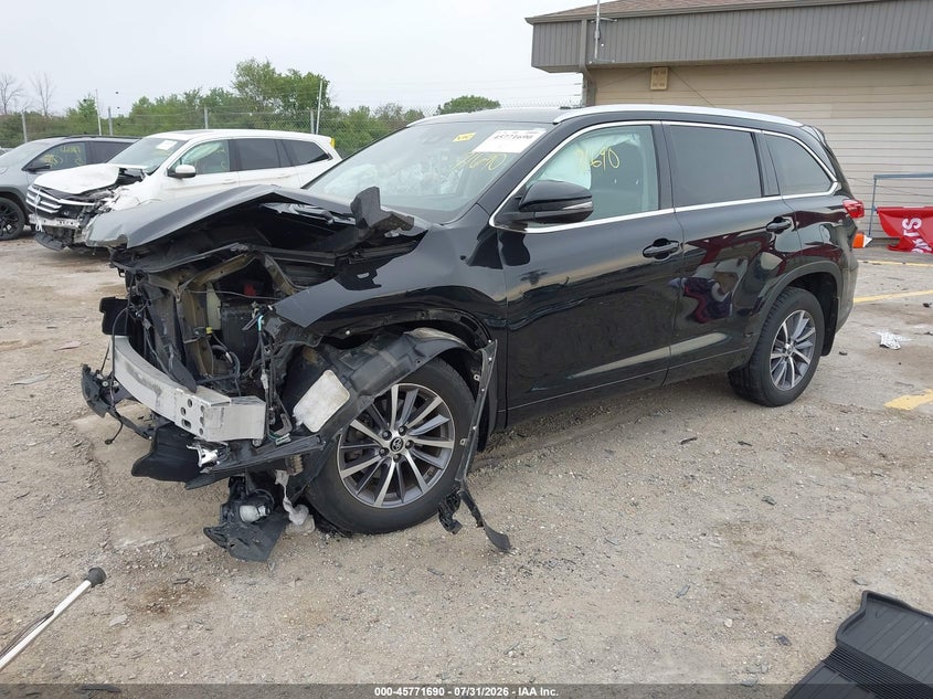 2017 TOYOTA HIGHLANDER auction photo 2