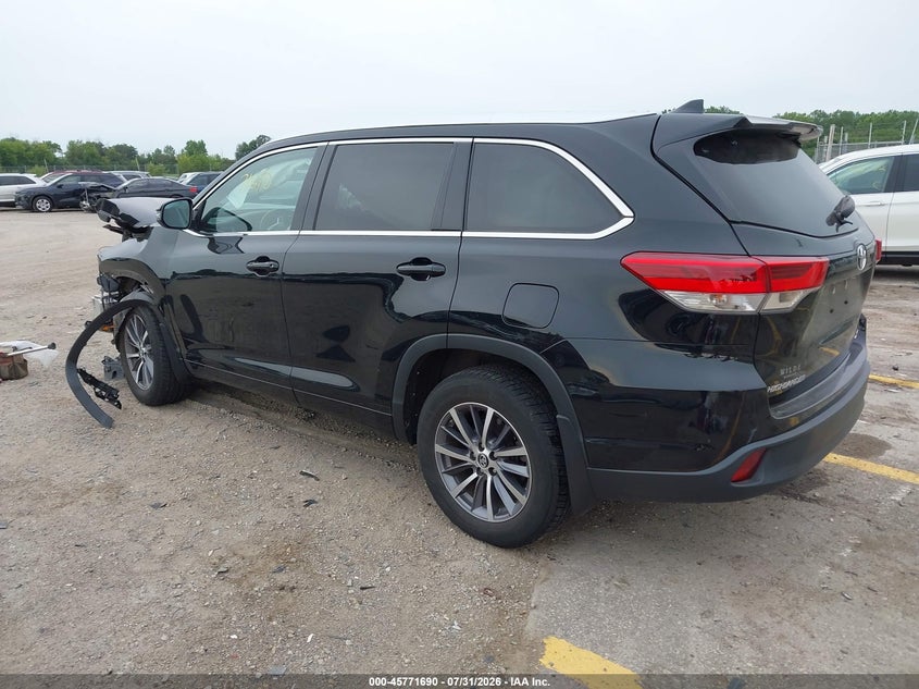 2017 TOYOTA HIGHLANDER auction photo 3