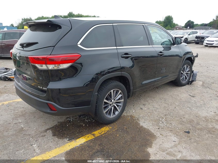 2017 TOYOTA HIGHLANDER auction photo 4