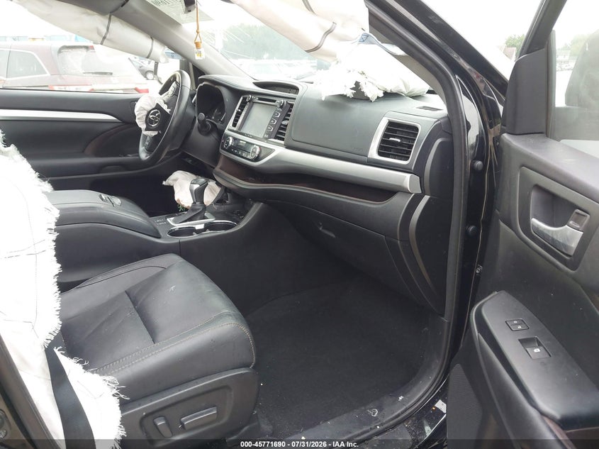 2017 TOYOTA HIGHLANDER auction photo 5