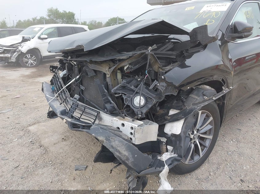2017 TOYOTA HIGHLANDER auction photo 6