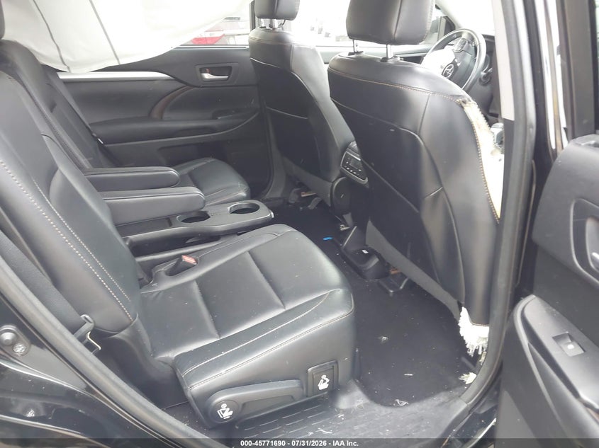 2017 TOYOTA HIGHLANDER auction photo 8