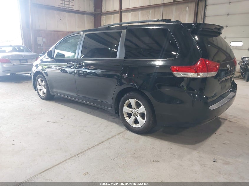 2014 TOYOTA SIENNA auction photo 3