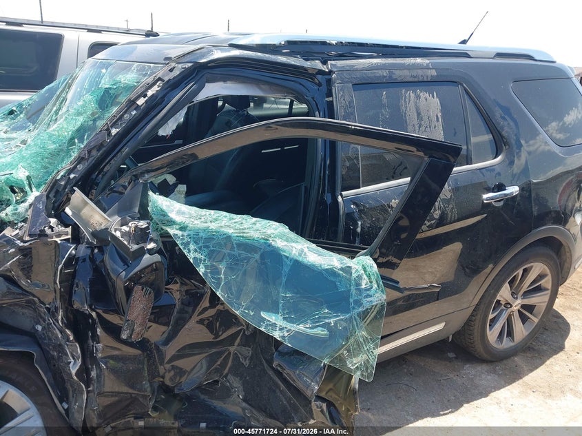 FORD EXPLORER 2018 VIN 1FM5K7F8XJGA82183