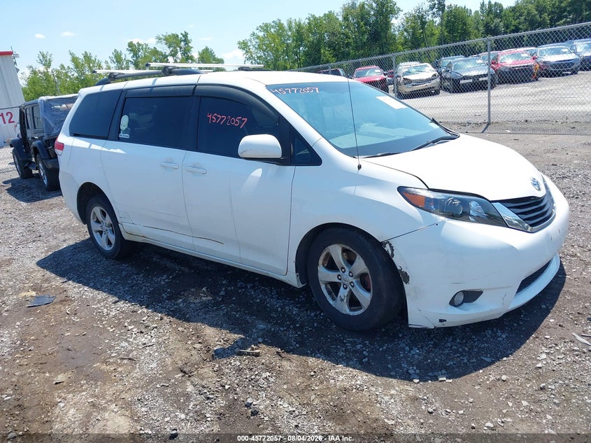 2011 TOYOTA SIENNA auction photo 1