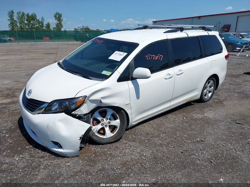 2011 TOYOTA SIENNA auction photo 2