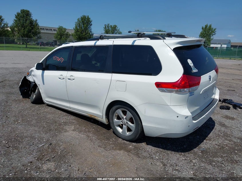 2011 TOYOTA SIENNA auction photo 3