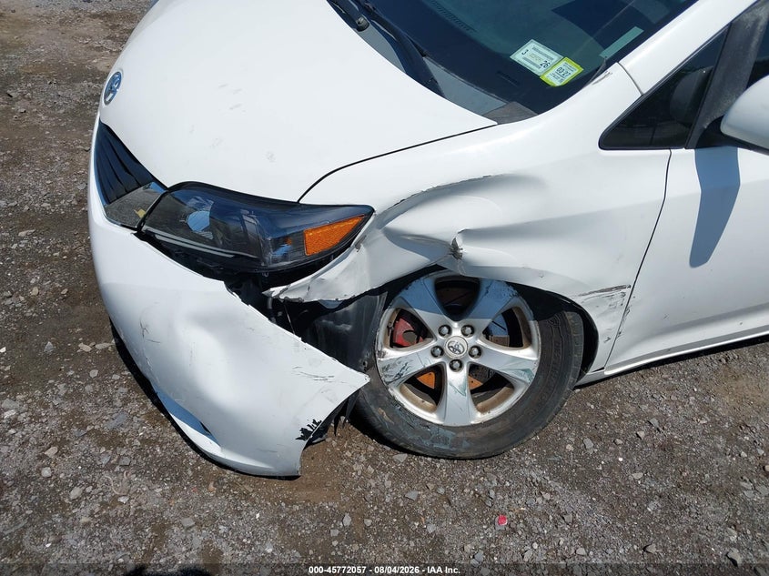 2011 TOYOTA SIENNA auction photo 6