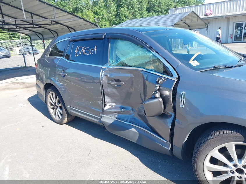 2010 LINCOLN MKT auction photo 6