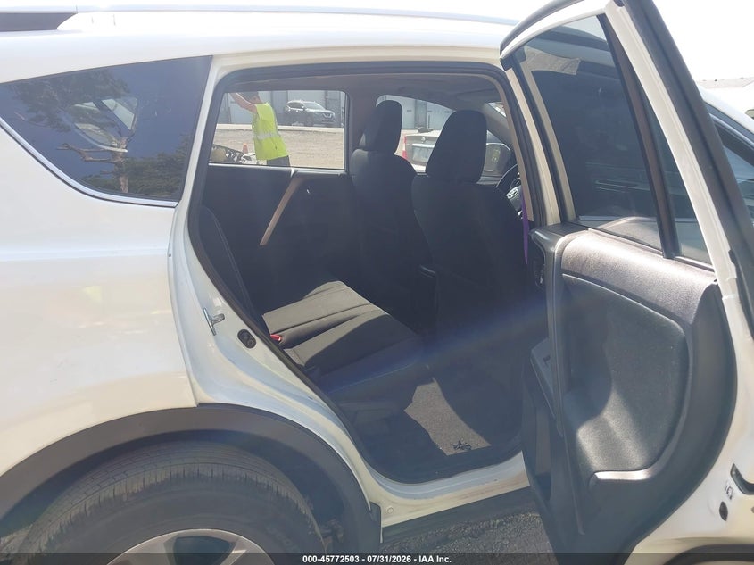 TOYOTA RAV4 - zdjęcie 8