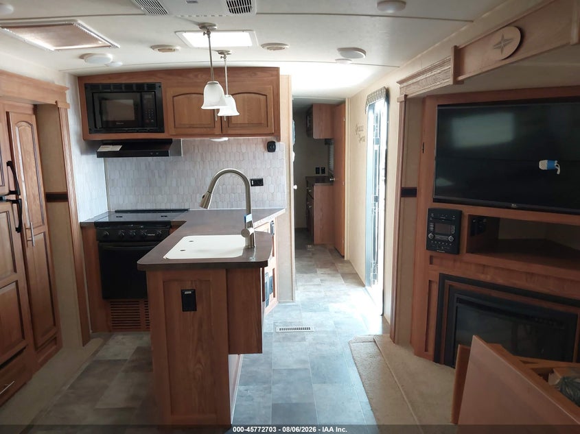2016 FLAGSTAFF V-LITE 35' BUMPER PULL auction photo 5