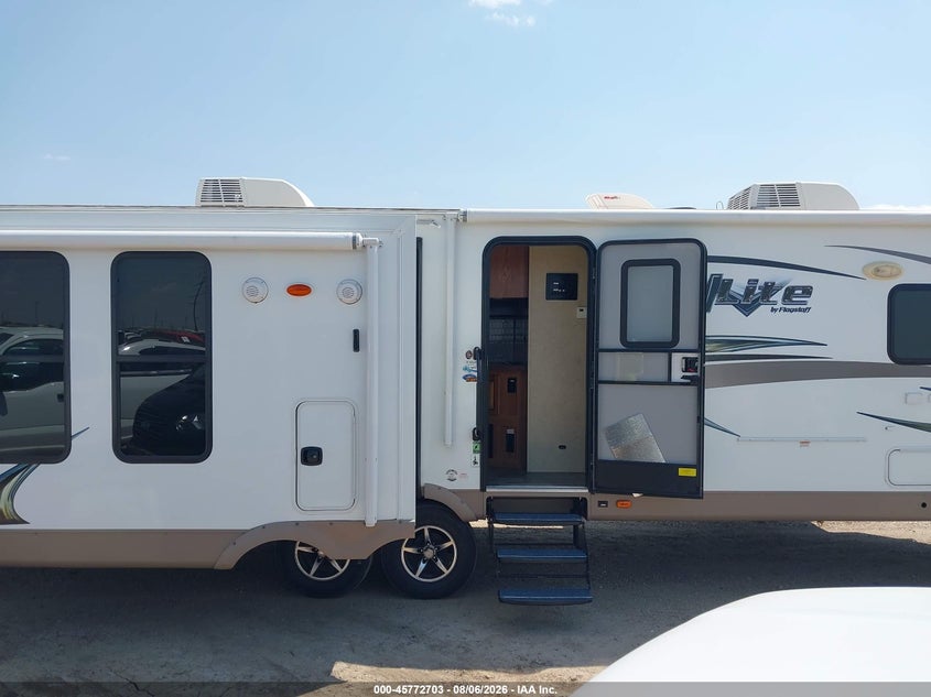 2016 FLAGSTAFF V-LITE 35' BUMPER PULL auction photo 7