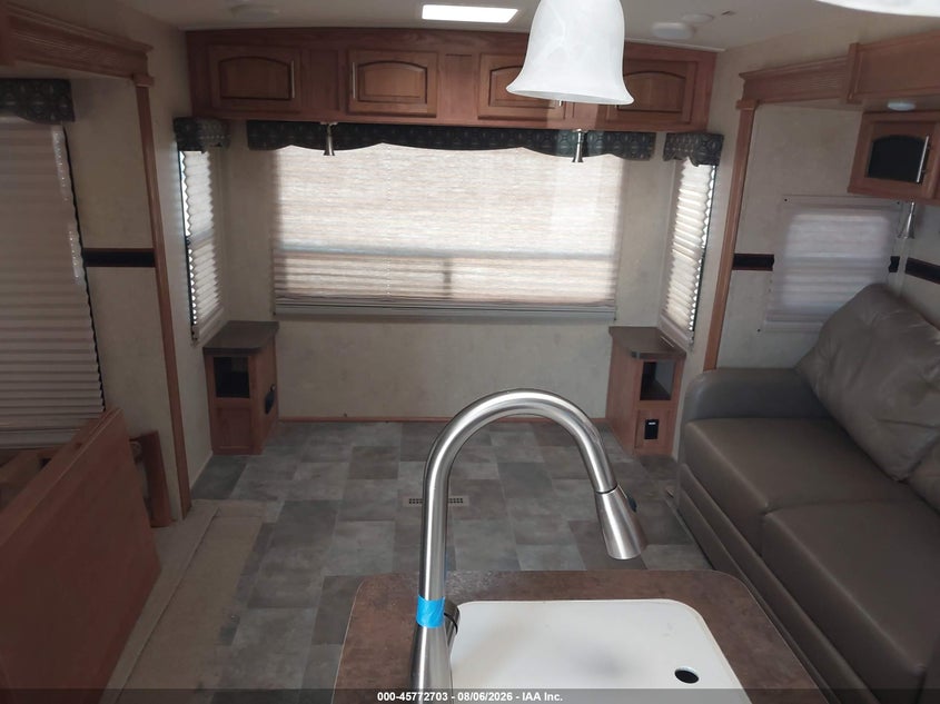 2016 FLAGSTAFF V-LITE 35' BUMPER PULL auction photo 8