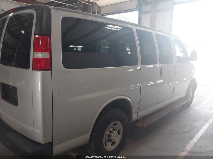 2019 CHEVROLET EXPRESS 2500 auction photo 4