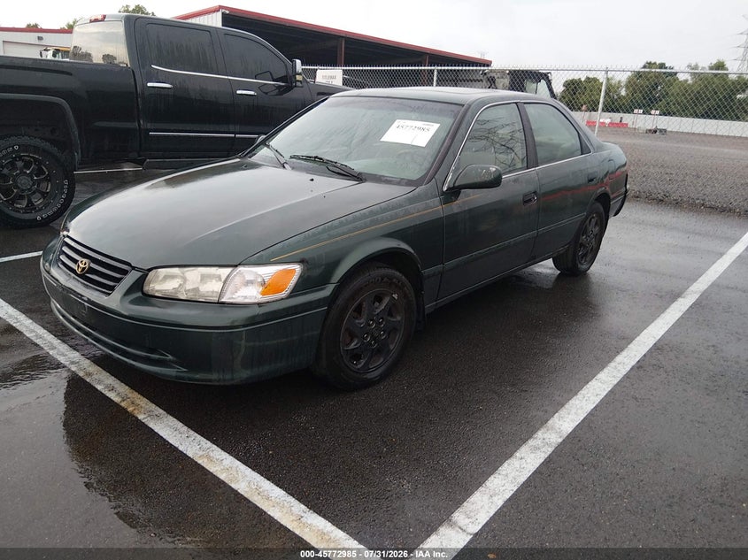 2001 Toyota Camry Le, Normal Wear & Tear, IAAI, VIN 4T1BG22KX1U017473 — photo 2