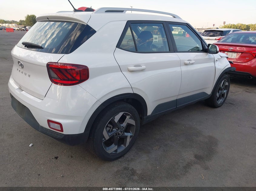 2024 HYUNDAI VENUE auction photo 4