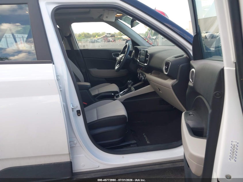 2024 HYUNDAI VENUE auction photo 5