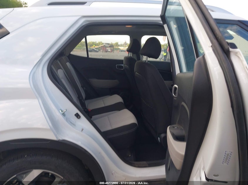 2024 HYUNDAI VENUE auction photo 8