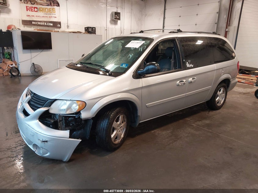 2005 DODGE GRAND CARAVAN auction photo 2