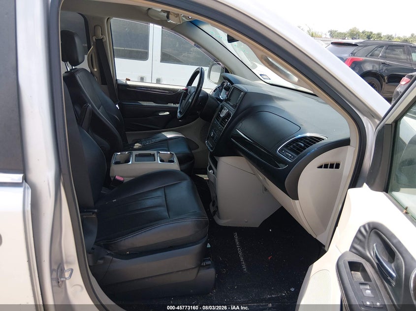 2012 CHRYSLER TOWN & COUNTRY auction photo 5