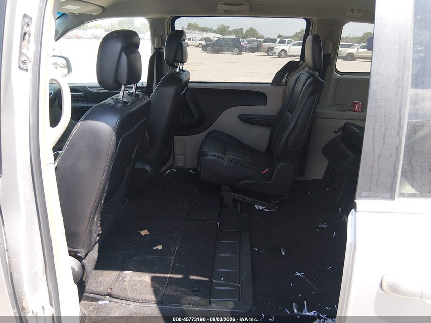 2012 CHRYSLER TOWN & COUNTRY auction photo 8