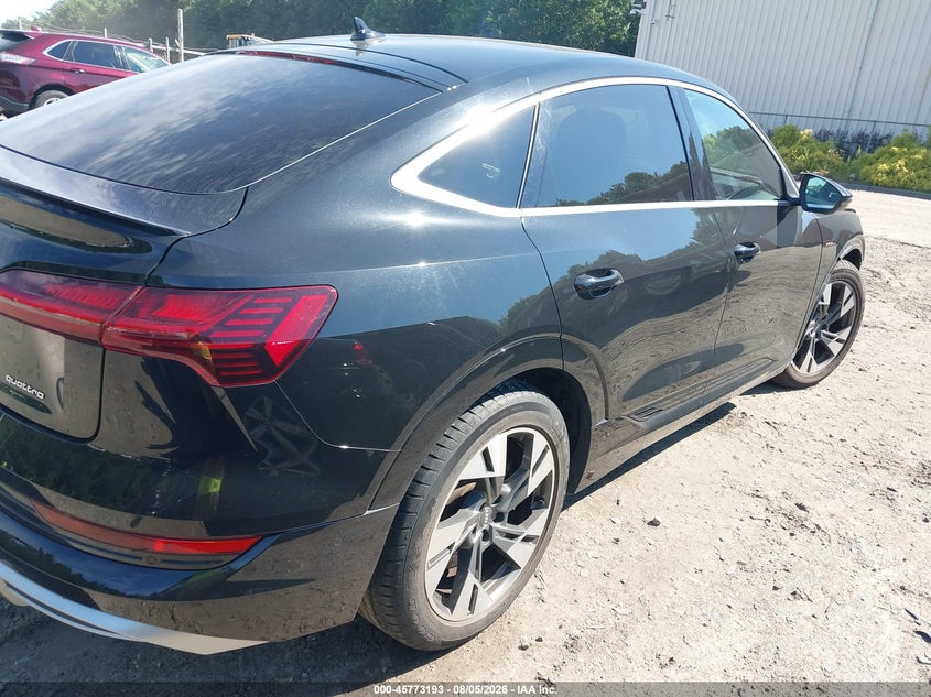 Vin: wa12aage5mb002070, lot: 46271973, audi e-tron sportback premium plus quattro 20214