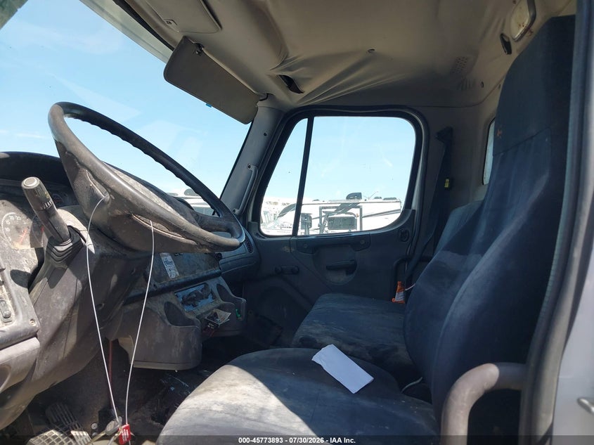 2017 FREIGHTLINER M2 106 auction photo 7