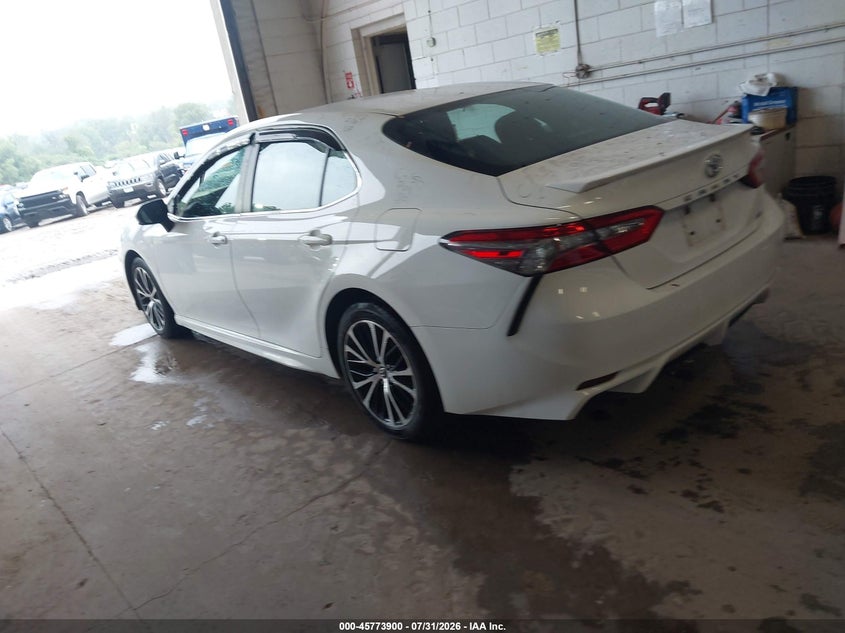 2018 TOYOTA CAMRY auction photo 3
