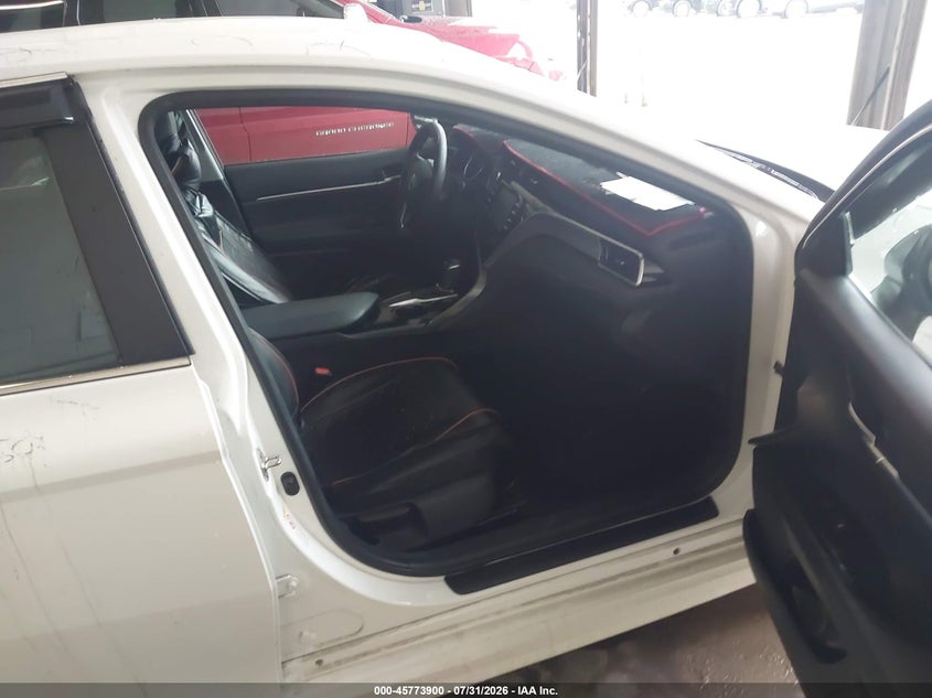 2018 TOYOTA CAMRY auction photo 5