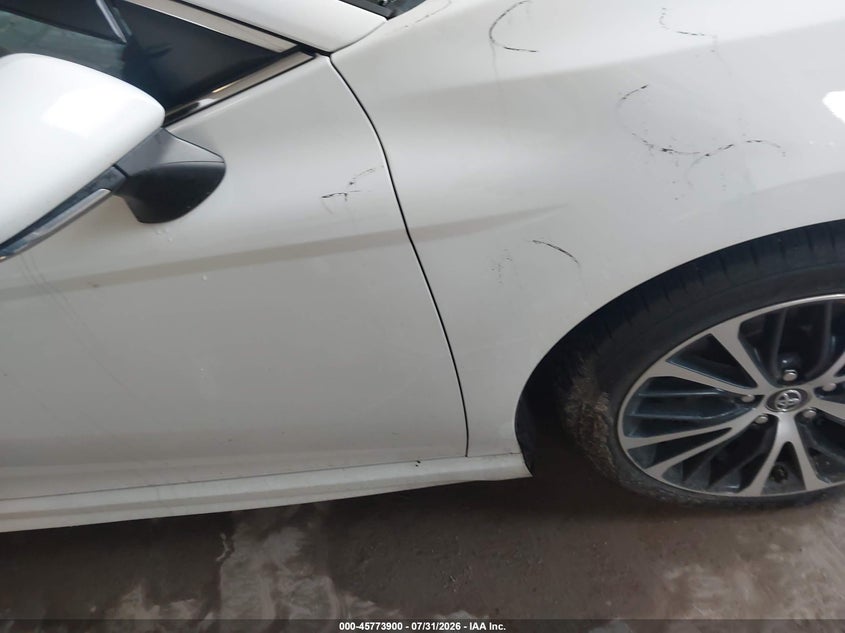 2018 TOYOTA CAMRY auction photo 6