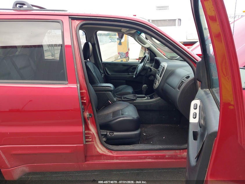 2005 FORD ESCAPE auction photo 5