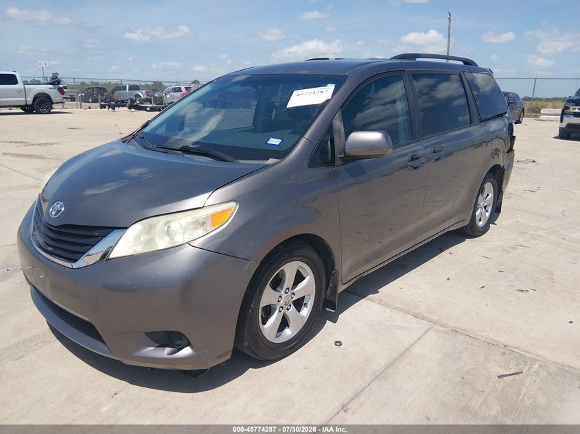 Vin: 5tdkk3dc8bs013278, lot: 46273067, toyota sienna le v6 20112