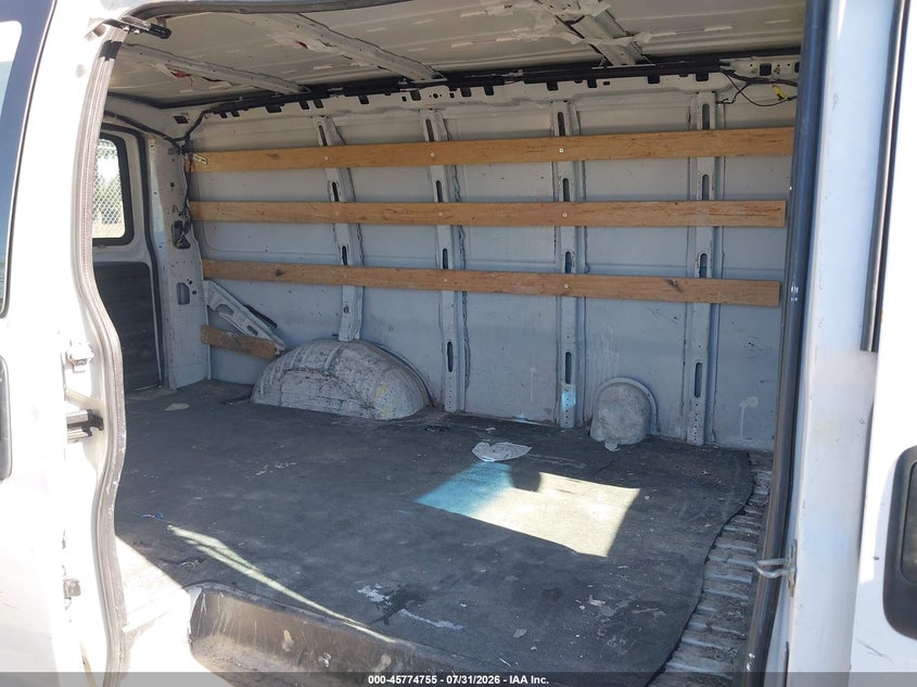 2017 GMC SAVANA 2500 auction photo 8