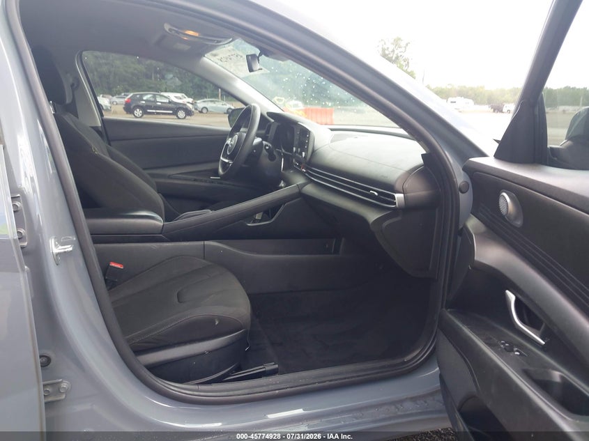 2021 HYUNDAI ELANTRA auction photo 5