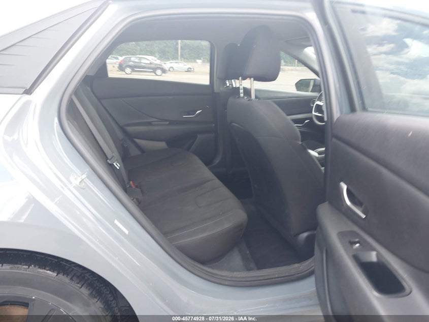 2021 HYUNDAI ELANTRA auction photo 8