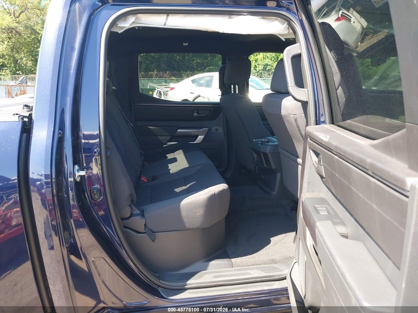 TOYOTA TUNDRA - zdjęcie 8