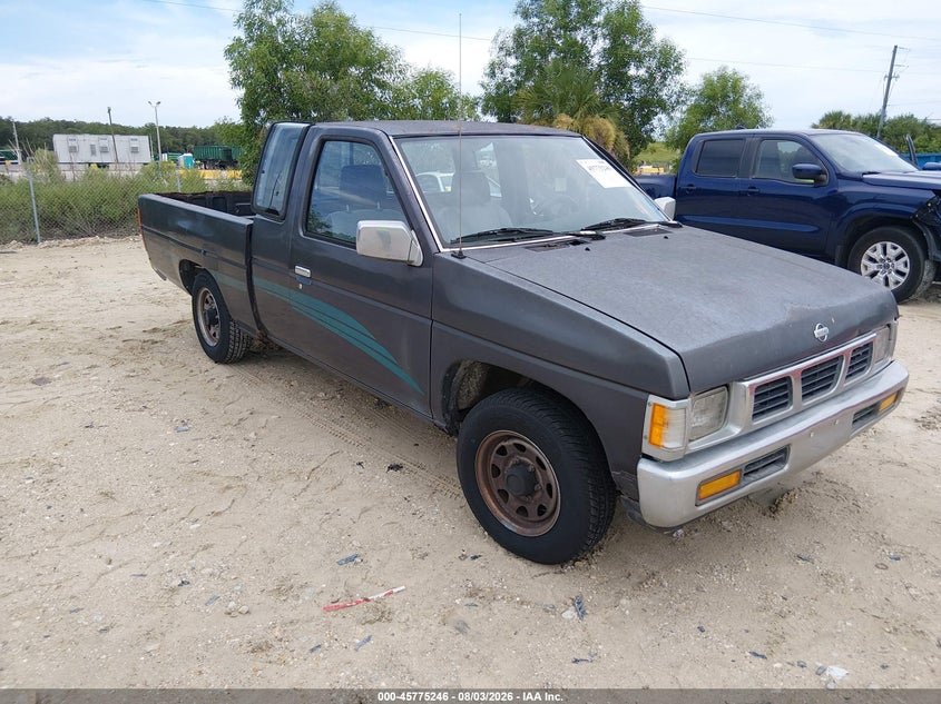 1995 NISSAN TRUCK KING CAB XE
